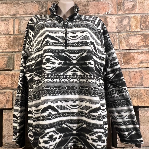 Eddie Bauer Black and White Patterned Sweatshirt - Picture 12 of 12